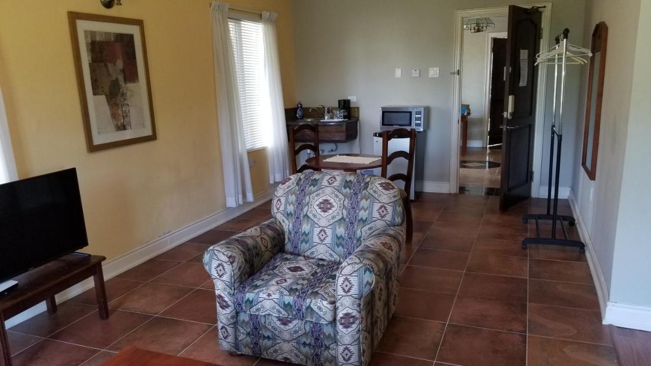 Guest House Villa Mishkan Runaway Bay Buitenkant foto