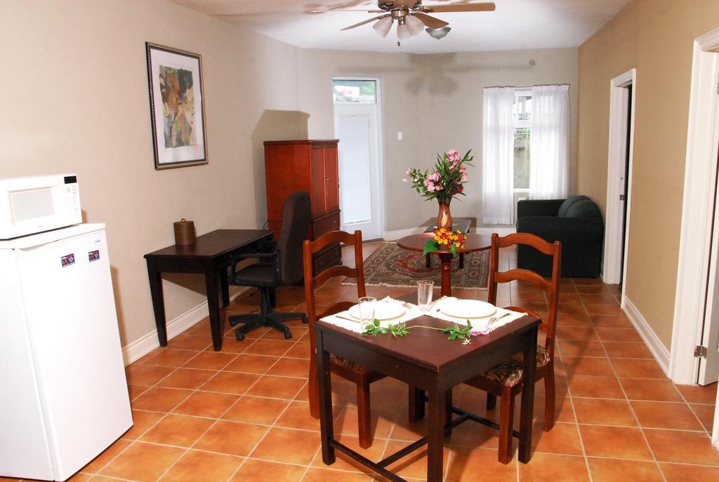 Guest House Villa Mishkan Runaway Bay Kamer foto